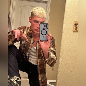 Meet your Posher, Devin